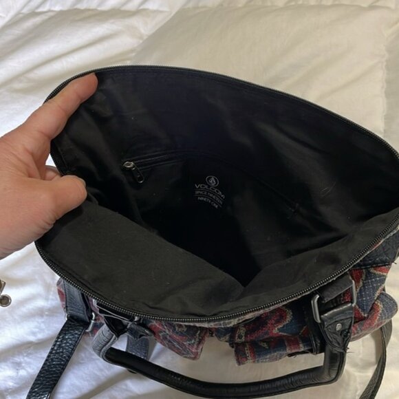 Volcom Destination Tote Blue & Red Geometric Design Crossbody Bag - Picture 9 of 16